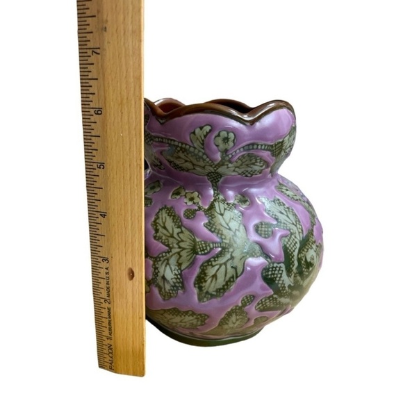 China Blue Fine Porcelain Seymour
Mann Pot Vase Pink W/ Green
Floral Design - Picture 11 of 16